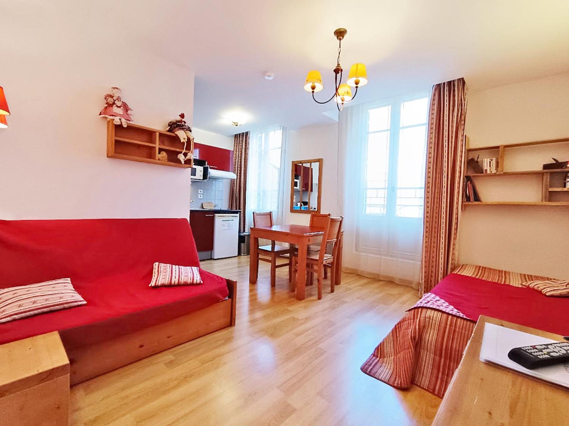 Le Bouquetin, Studio, Centre Luchon, Wifi, Casier A Skis, Ascenseur, 3 Personnes Bagneres-de-Luchon Ngoại thất bức ảnh