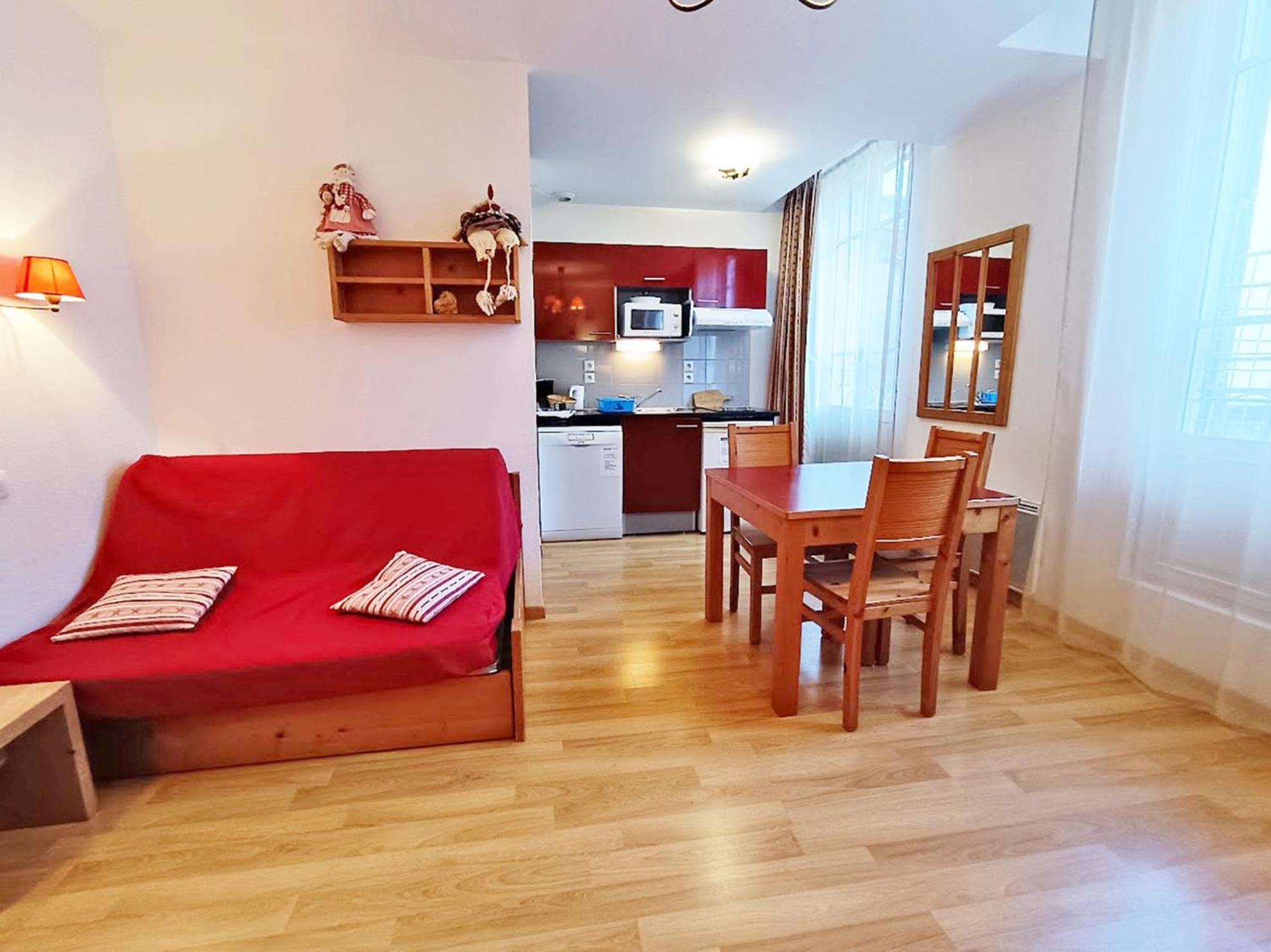 Le Bouquetin, Studio, Centre Luchon, Wifi, Casier A Skis, Ascenseur, 3 Personnes Bagneres-de-Luchon Ngoại thất bức ảnh